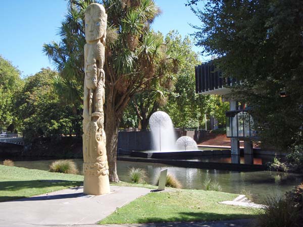 031 Totum & Sculpture