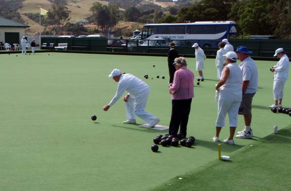 058 Bowling in NZ
