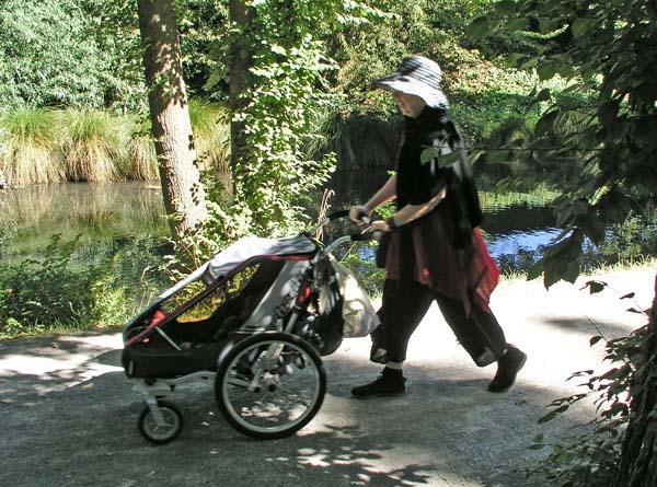 185 Sharon pushing (A)