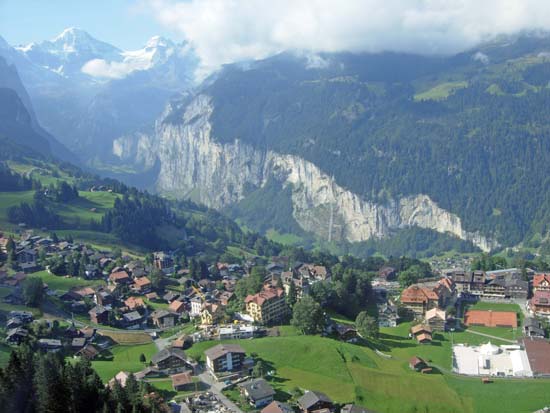 208 Wengen from Cable Car