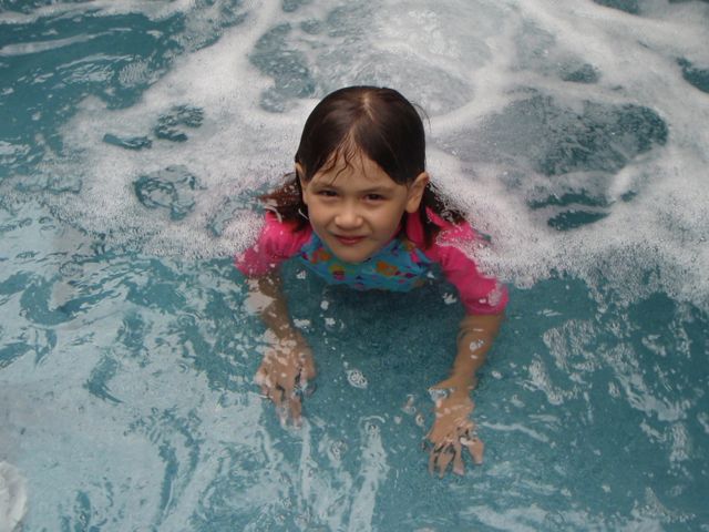 047 Lovin' the hot-tub bubbles