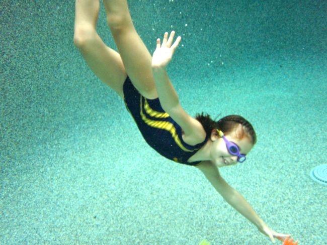 056 Joeli diving