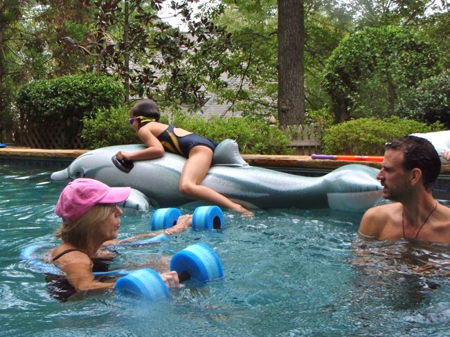 059 Pool Schmoozing