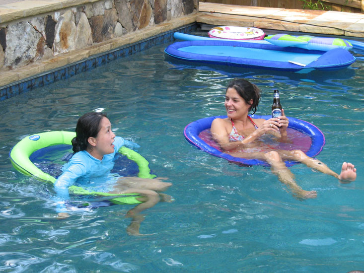 22-6 Internatioal sisters