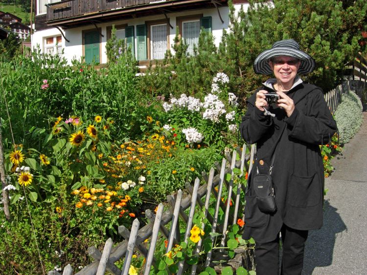 2007 Sharon shooting flowers